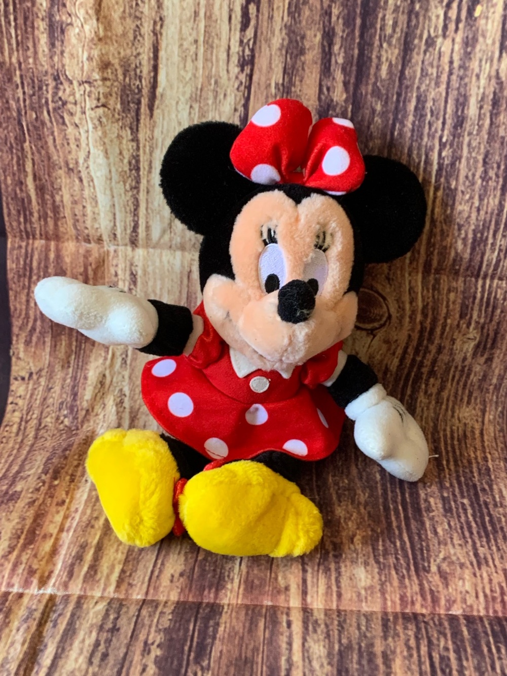 Walt Disney World Vintage "Minnie Mouse" Red Dress Yellow Shoes Stuffed Plush 9"